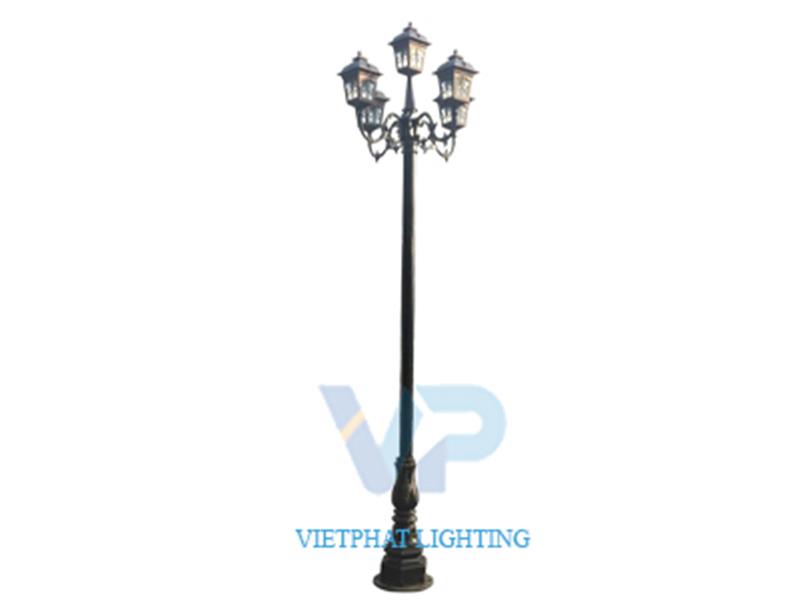 Cột đèn DC02 lắp  chùm 5 bóng đèn chùa
