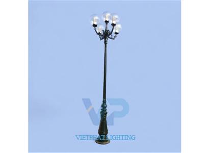 Cột đèn DC06 lắp 5 đèn cầu trong D300